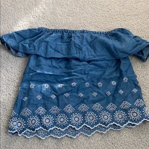 cute off the shoulder design!
